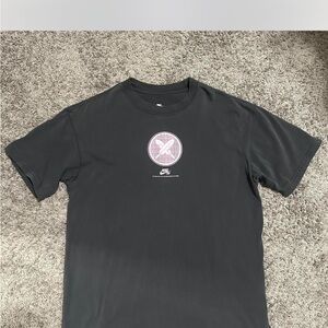 Nike Men's Dark Gray Graphic Tee